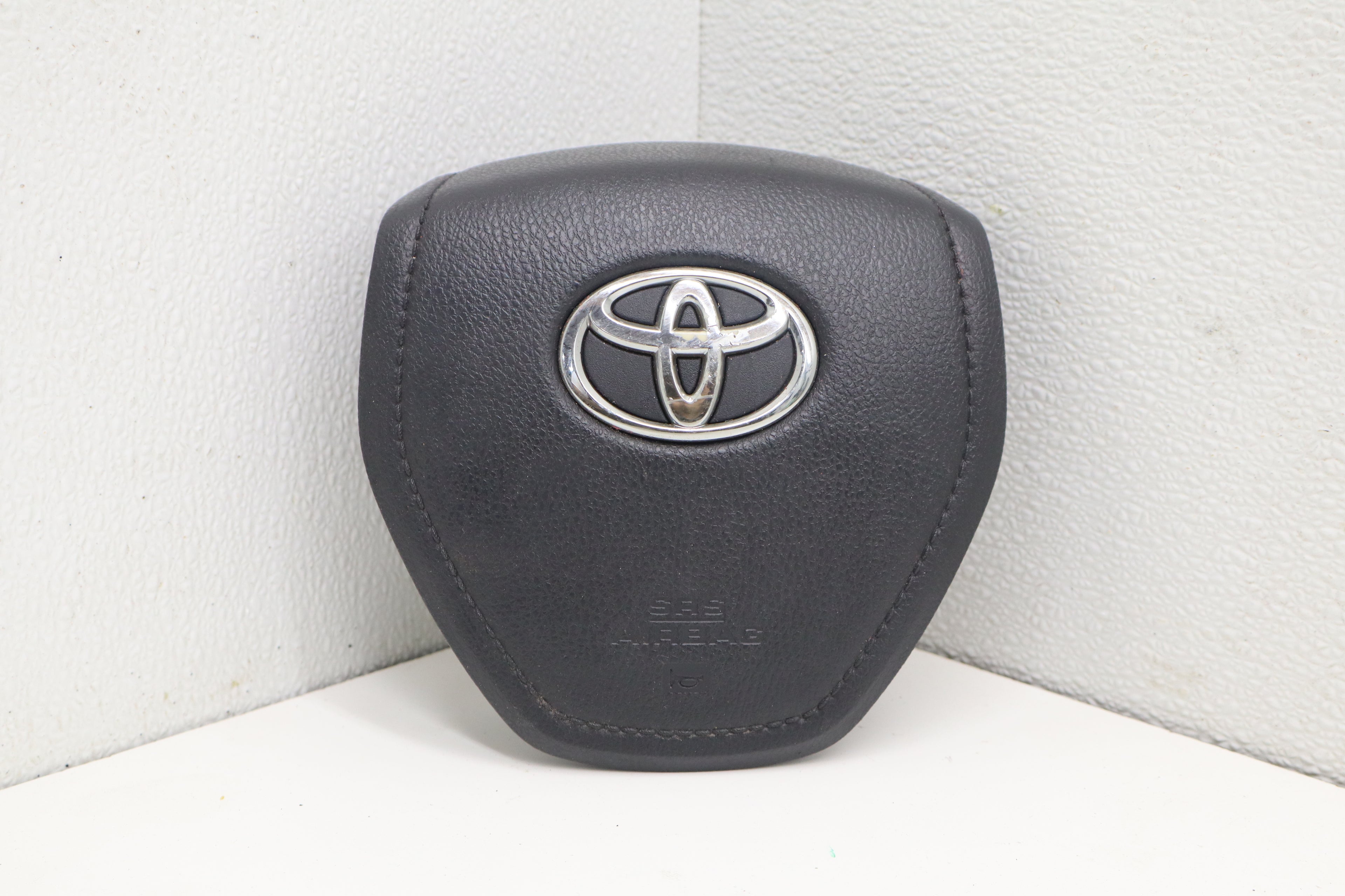 2014-2019 TOYOTA COROLLA Driver Steering Wheel Airbag Module OEM