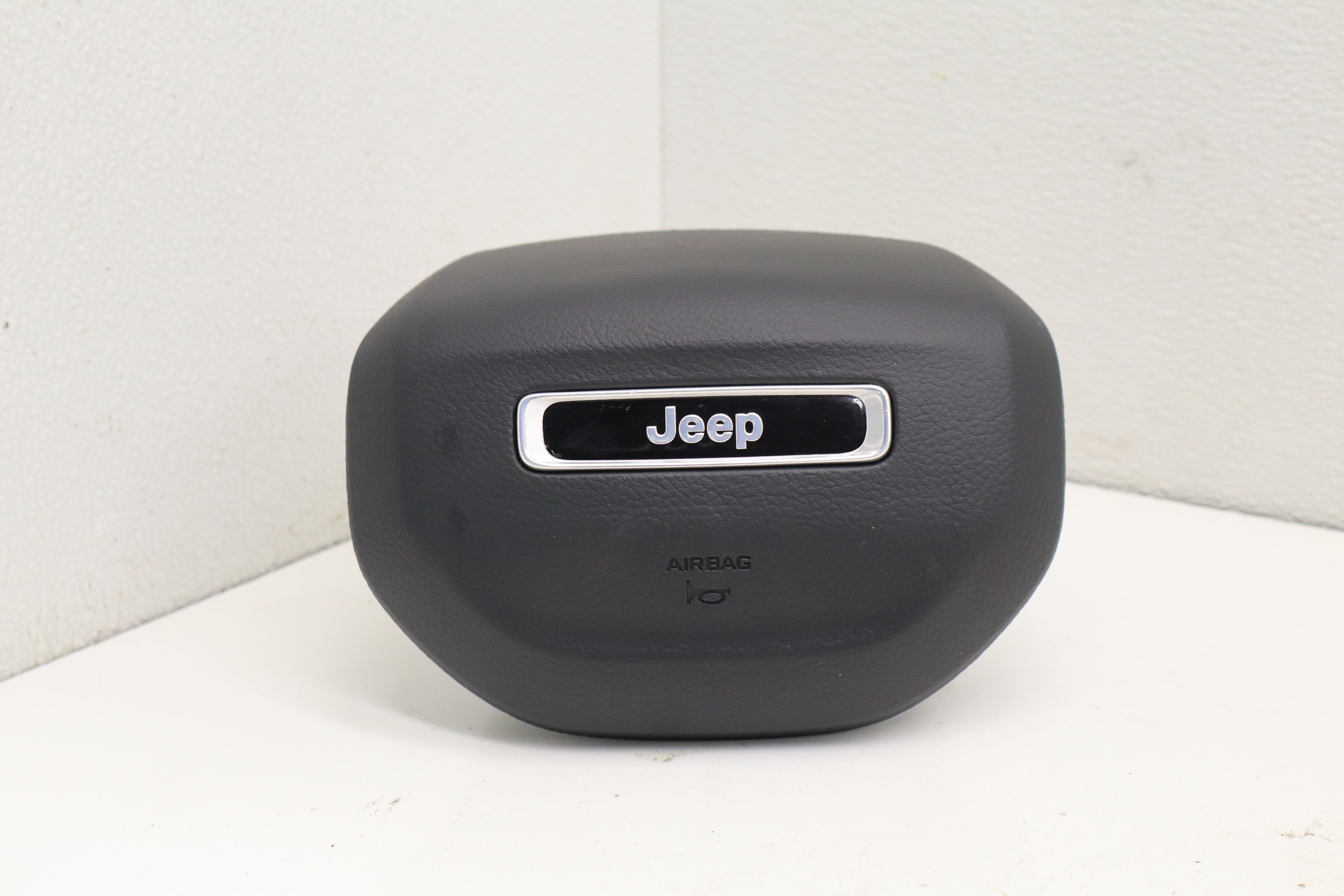 2021-2023 JEEP GRAND CHEROKEE Driver Steering Wheel Airbag Module OEM